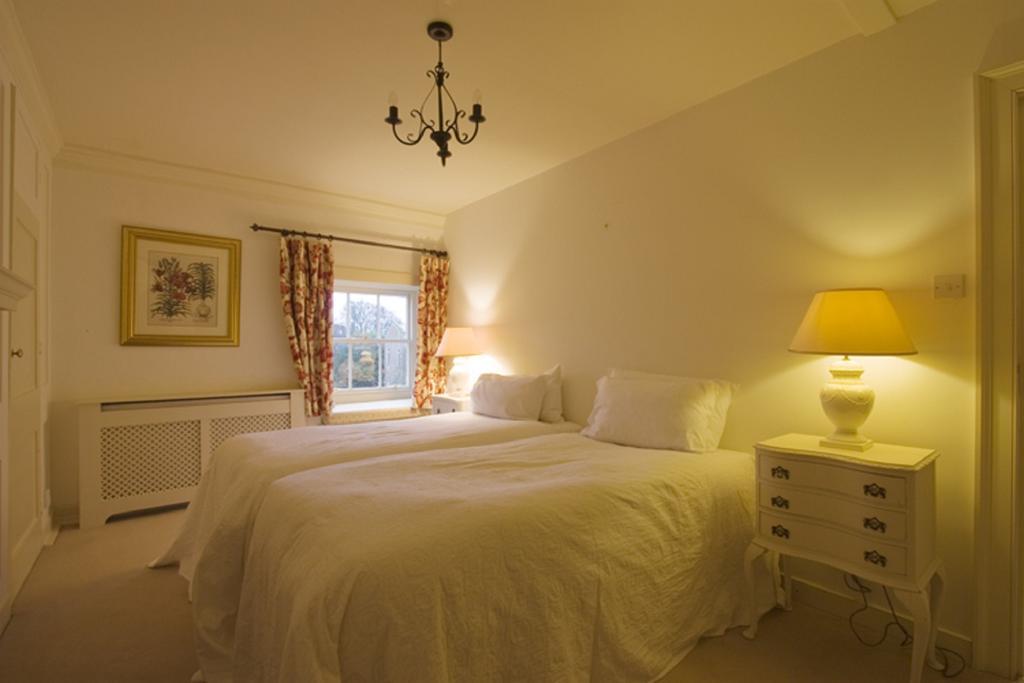 East Pallant Bed And Breakfast, Chichester Room photo